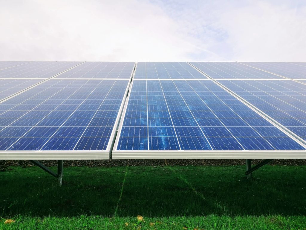 אנרגיה סולארית יתרונות וחסרונות